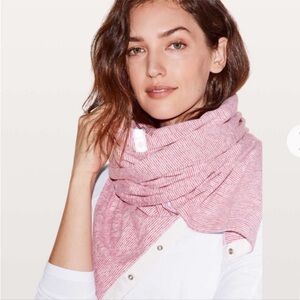 LULULEMON VINYASA Scarf Red White